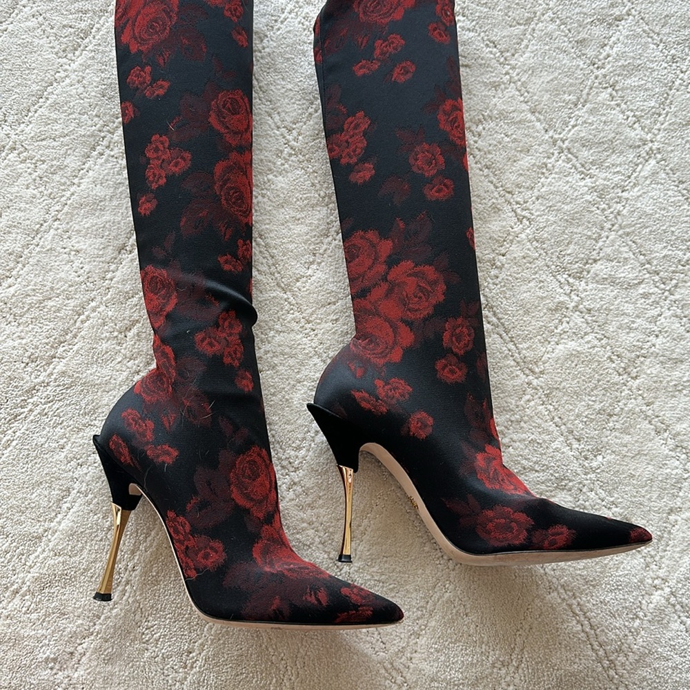 🌹Dolce & Gabbana Red and Black Heeled Boots